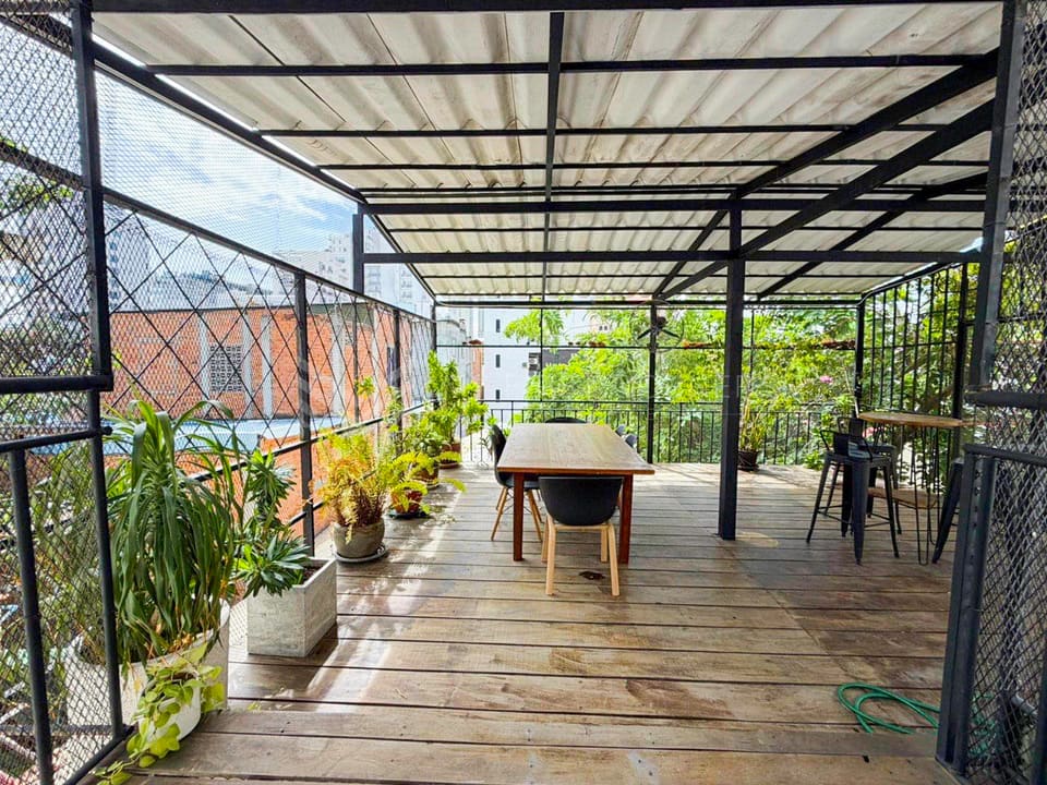 3-Bedroom renovated apartment for rent in tonle bassac Area