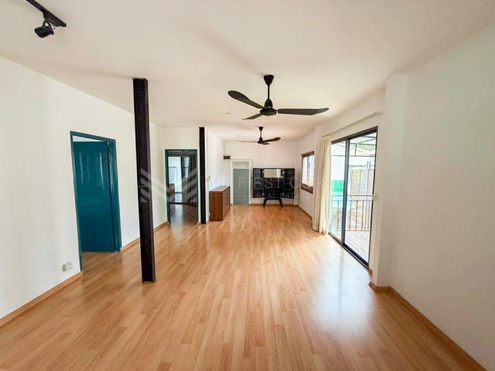 3-Bedroom renovated apartment for rent in tonle bassac Area