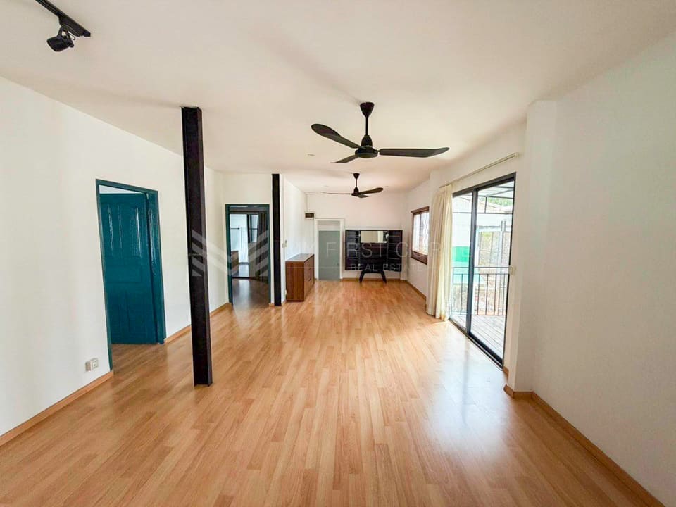 3-Bedroom renovated apartment for rent in tonle bassac Area