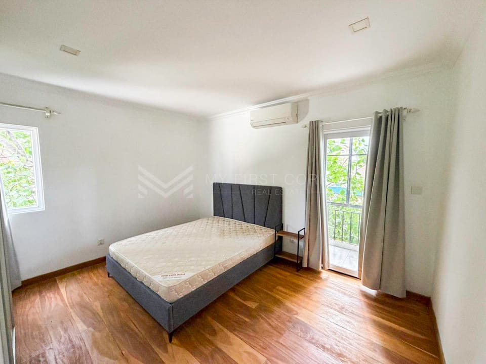3-Bedroom renovated apartment for rent in tonle bassac Area