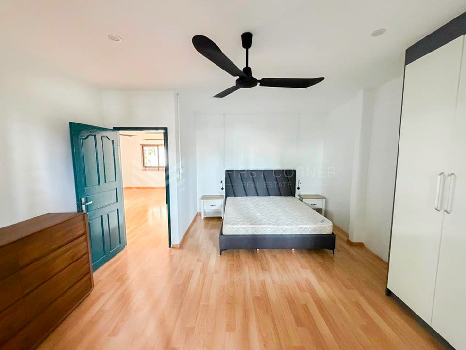 3-Bedroom renovated apartment for rent in tonle bassac Area
