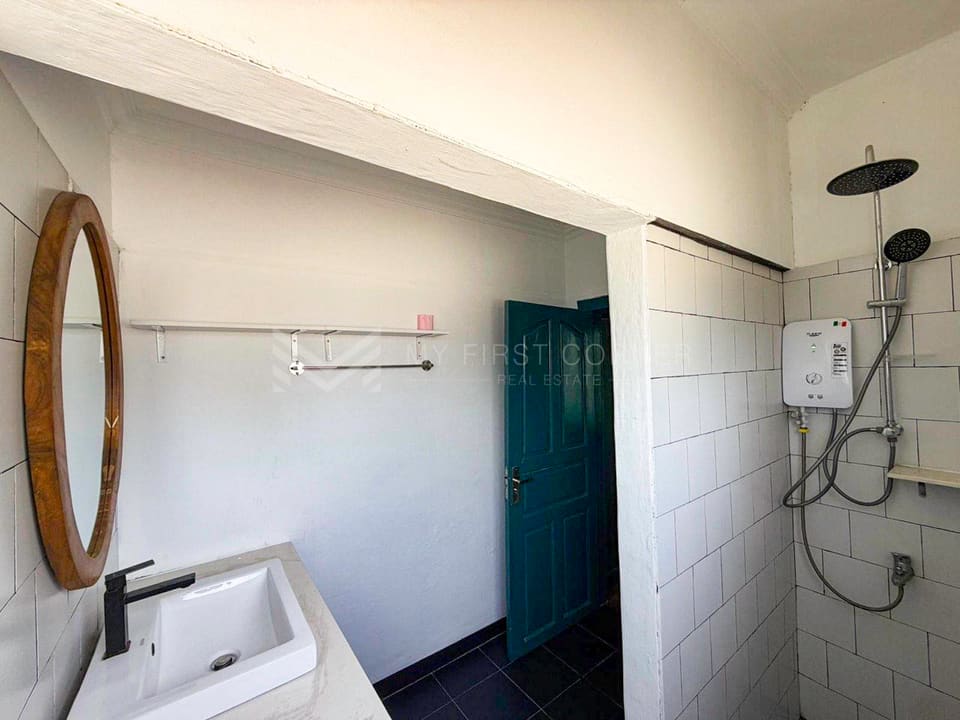 3-Bedroom renovated apartment for rent in tonle bassac Area
