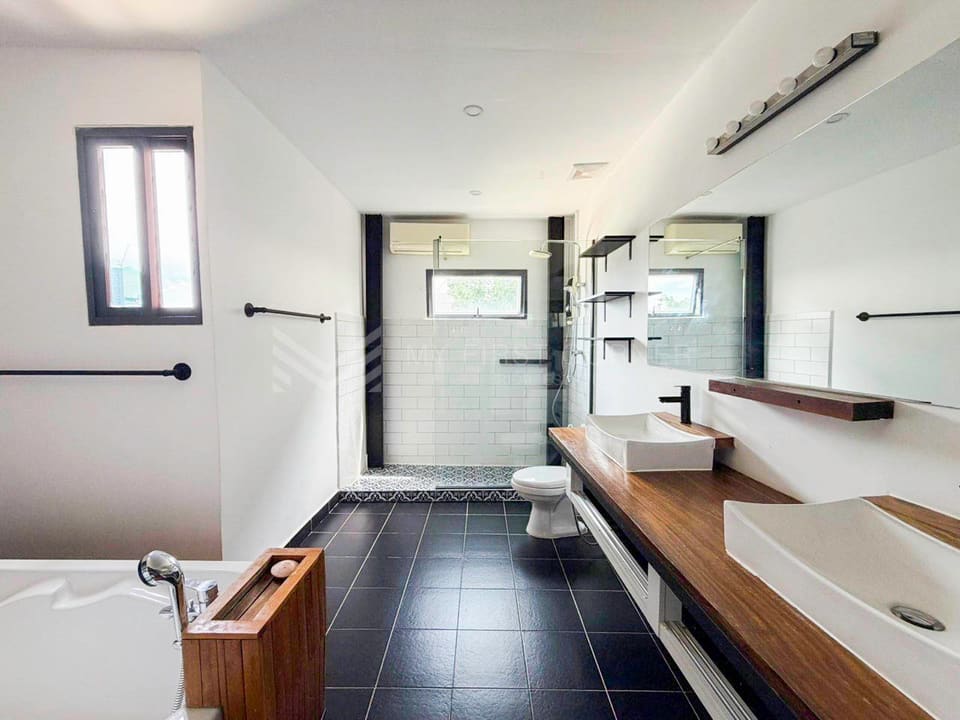 3-Bedroom renovated apartment for rent in tonle bassac Area