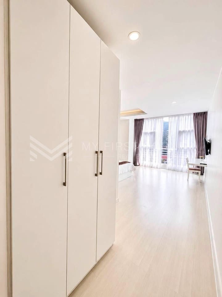 Spacious Three bedroom service apartment for rent in BKK1