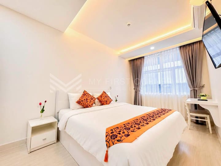 Spacious Three bedroom service apartment for rent in BKK1