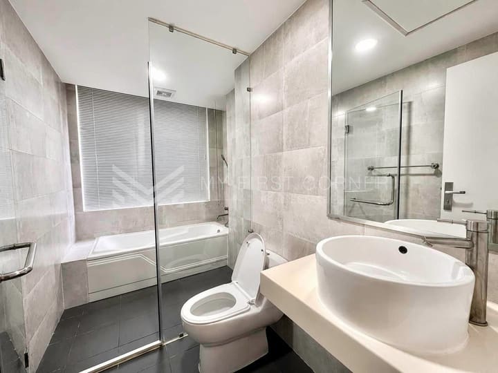 Spacious Three bedroom service apartment for rent in BKK1
