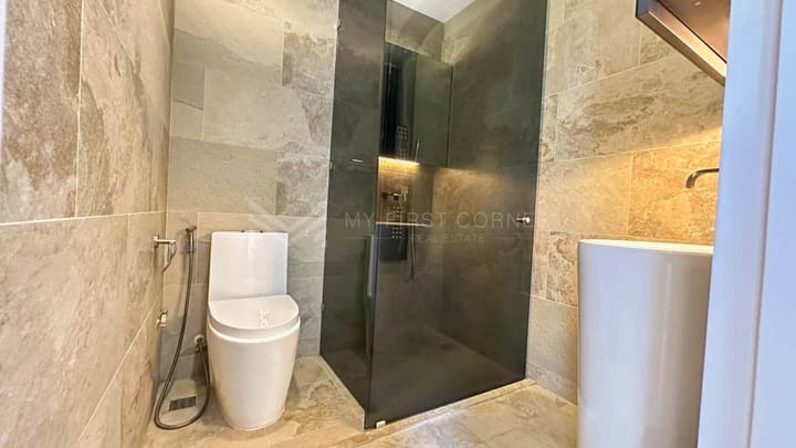 Condo in Tonle Bassac, photograph 14