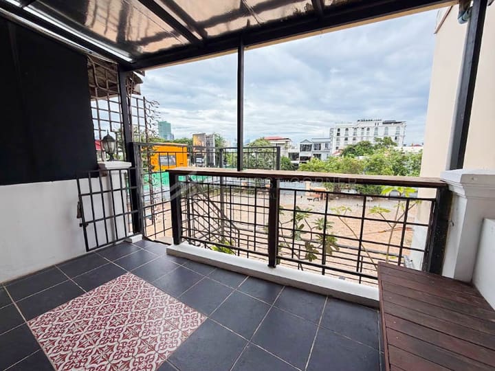 Apartment in Tonle Bassac, photograph 1
