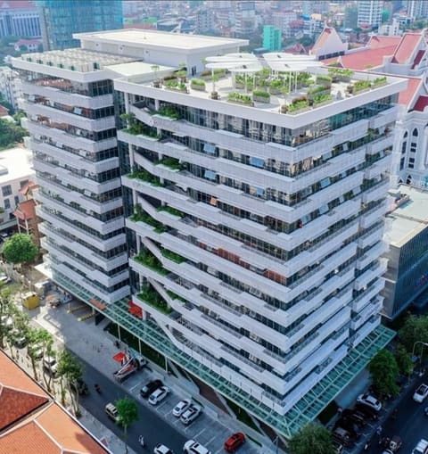 Commercial in Tonle Bassac, photograph 1
