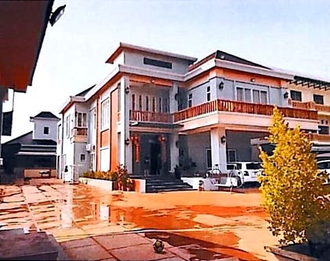 Land & Commercial Building in Svay Dangkum, Siem Reap (photo 1)