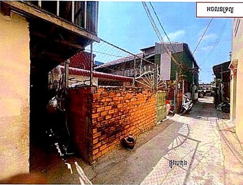 Land & House in Srah Chak, Phnom Penh (photo 1)